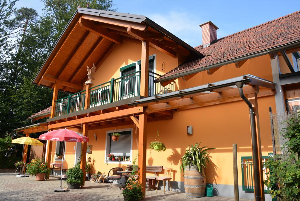 Gaestehaus Schmid Sankt Johann im Saggautal Luaran gambar